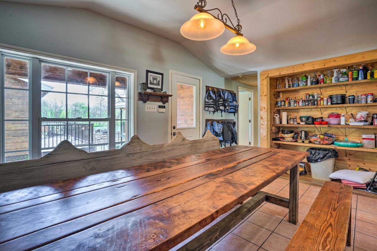Waterfront Guadalupe River Lodge Home With Dock! Seguin Eksteriør bilde