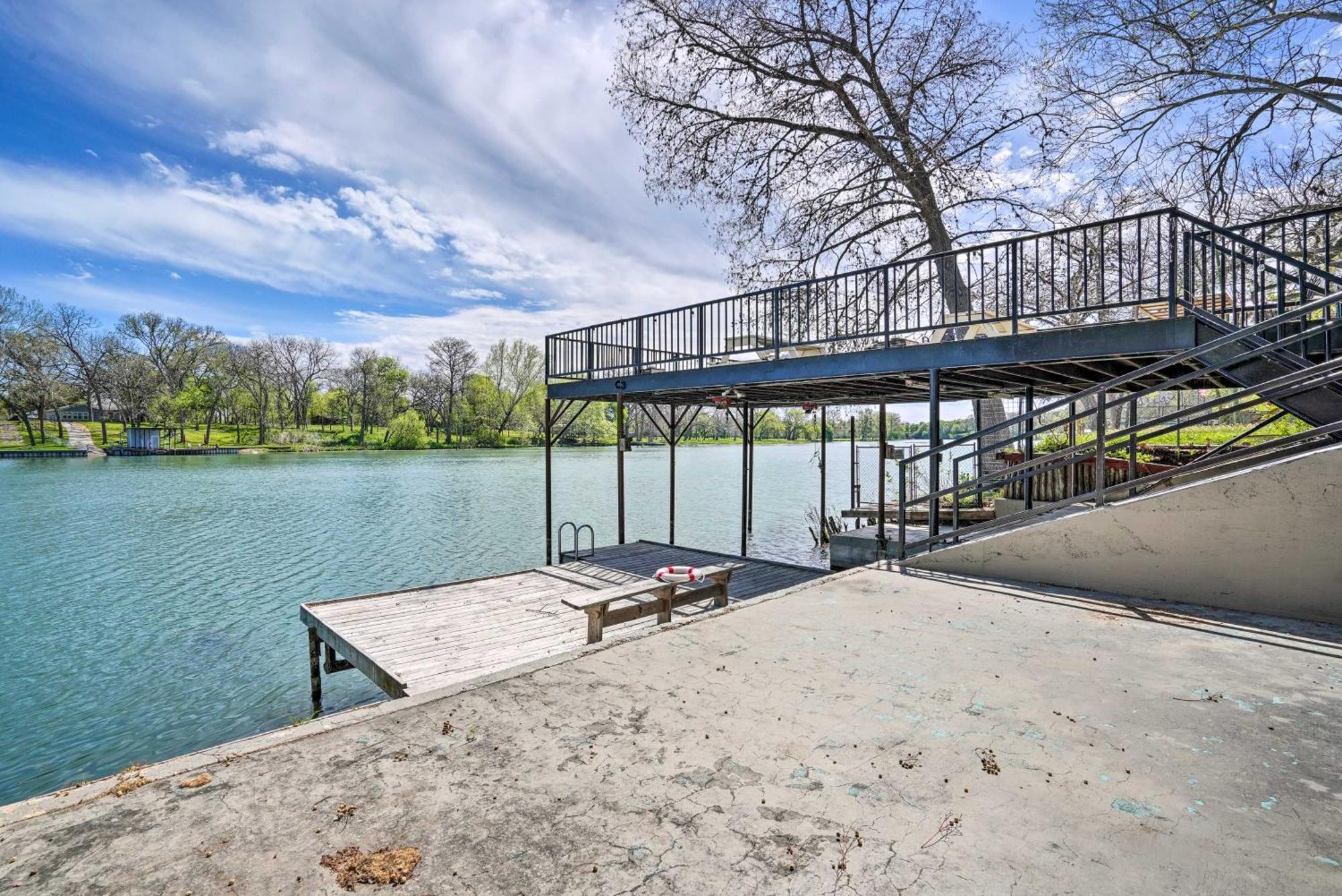 Waterfront Guadalupe River Lodge Home With Dock! Seguin Eksteriør bilde