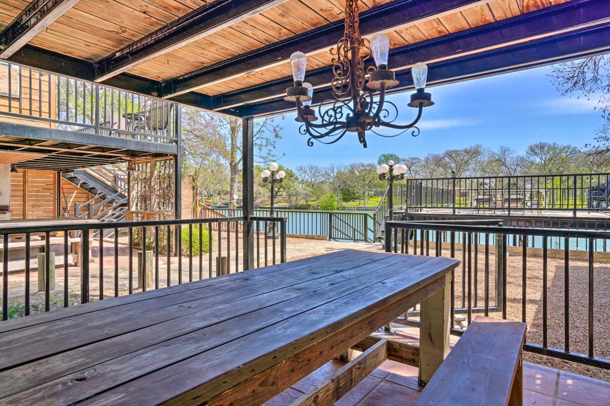 Waterfront Guadalupe River Lodge Home With Dock! Seguin Eksteriør bilde